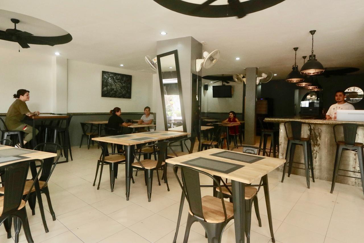 C&C Residence Bistro Restaurant Паттайя Экстерьер фото